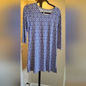 LULU-B Blue and White Geometric Patterned Dress. 3/4 Sleeve. Super Confortable!